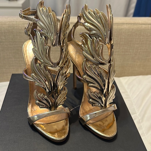 Giuseppe Zanotti Curl Summer Heels - Picture 1 of 6